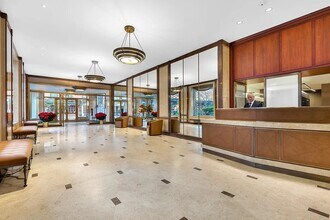 20 E 9th St in New York, NY - Building Photo - Building Photo