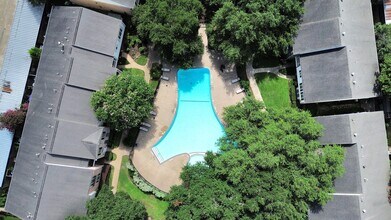 832 Wax Myrtle Ln in Houston, TX - Building Photo - Building Photo