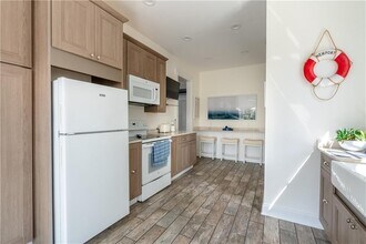 4 Red Cross Ave in Newport, RI - Building Photo - Building Photo