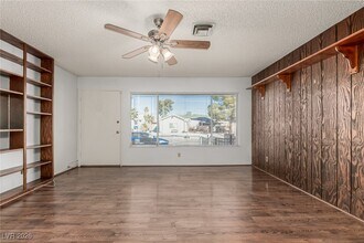 5255 Stampa Ave in Las Vegas, NV - Building Photo - Building Photo