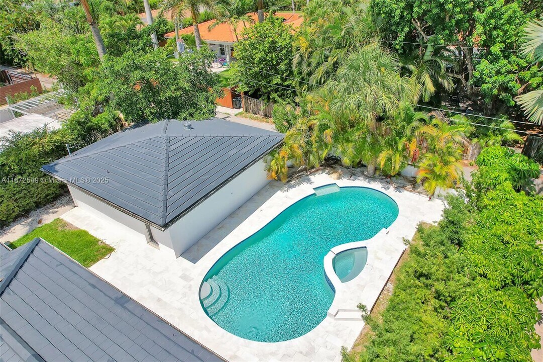 10618 NE 11th Ave in Miami Shores, FL - Building Photo