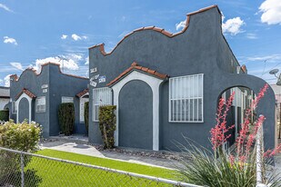 730 W 73rd St in Los Angeles, CA - Building Photo