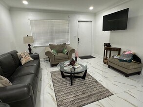 6517 SW 18th St in Miramar, FL - Building Photo - Building Photo