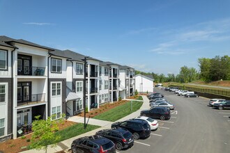 Highline North Apartments in Asheville, NC - Building Photo - Building Photo
