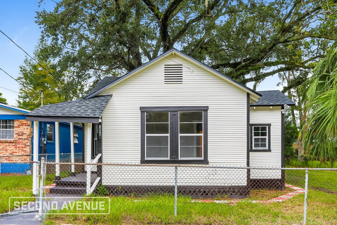 1585 W 35th St in Jacksonville, FL - Building Photo