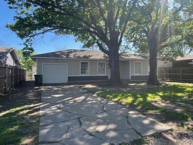 property at 1105 Fisher St