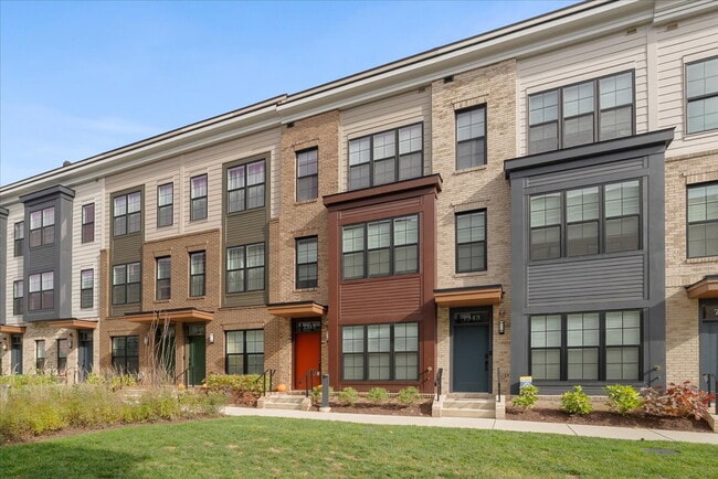 7345 Blade Dr in Falls Church, VA - Foto de edificio - Building Photo