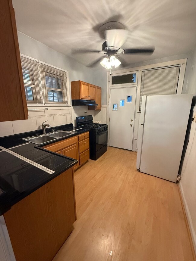 8240 S Evans Ave, Unit Apt 1 in Chicago, IL - Foto de edificio - Building Photo