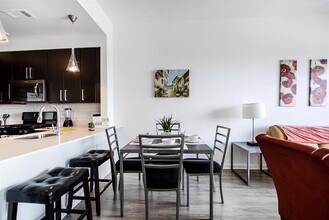 1905 Holcombe Blvd in Houston, TX - Building Photo - Building Photo