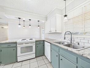 303 Breton Dr in Lafayette, LA - Building Photo - Building Photo