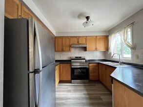 2356 Newcastle Crescent in Oakville, ON - Building Photo - Building Photo