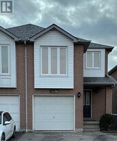 5426 Antrex Crescent in Mississauga, ON - Building Photo