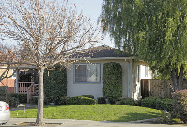 Peppertree Place in Hayward, CA - Building Photo - Building Photo