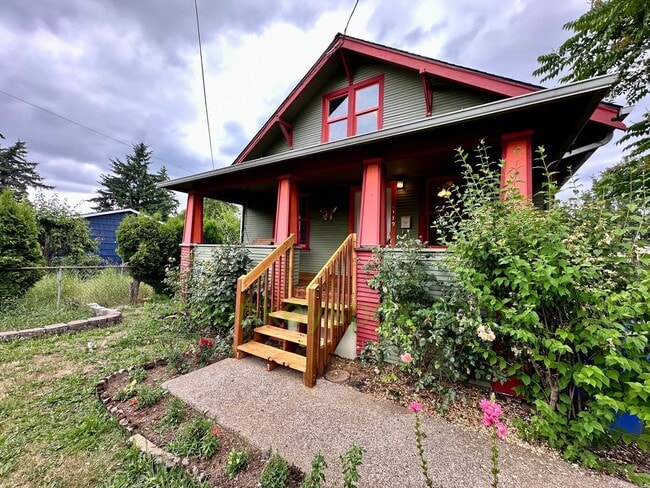 10119 SE Martins St in Portland, OR - Building Photo - Building Photo