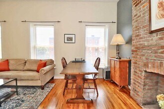 206 Christopher Columbus Dr in Jersey City, NJ - Building Photo - Building Photo