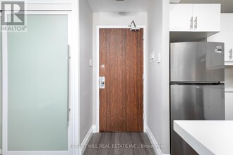 34-134 Walmer Rd in Toronto, ON - Building Photo - Building Photo