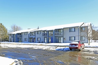 Clairewood Apartments in St Clair, MI - Foto de edificio - Building Photo