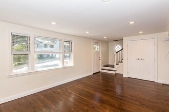 77 Rock Glen Cir in Medford, MA - Building Photo - Building Photo