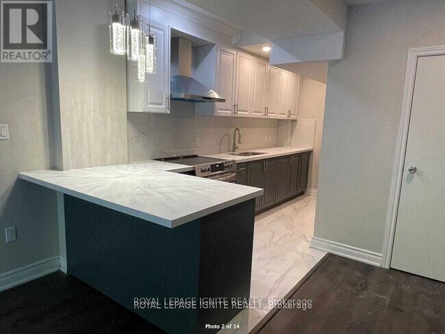 143 Auckland Dr in Whitby, ON - Building Photo - Building Photo