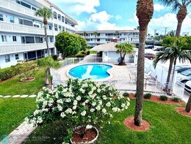 490 SE 19th Ave in Pompano Beach, FL - Building Photo