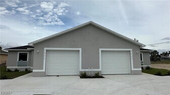1203 Gleason Pkwy in Cape Coral, FL - Building Photo