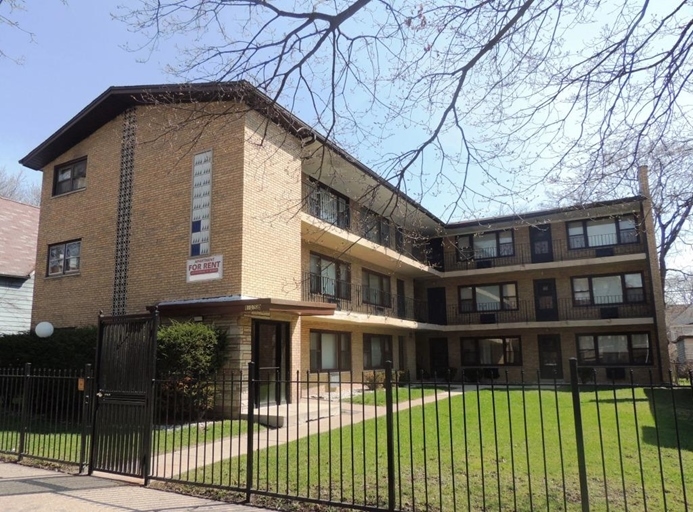 8107 S Ellis Ave in Chicago, IL - Foto de edificio