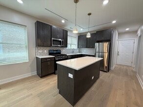 5852 N Artesian Ave, Unit 2 in Chicago, IL - Building Photo - Building Photo