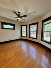 44 Oakwood Ave, Unit 2 in West Hartford, CT - Building Photo - Building Photo