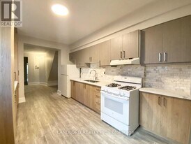 1078 College St in Toronto, ON - Building Photo