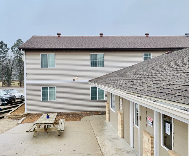 Lake Ripley Apartments in Litchfield, MN - Building Photo - Building Photo