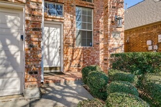 511 Poplar Ln in Irving, TX - Foto de edificio - Building Photo