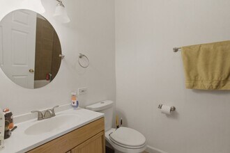 1050 N Milwaukee Ave in Chicago, IL - Building Photo - Building Photo