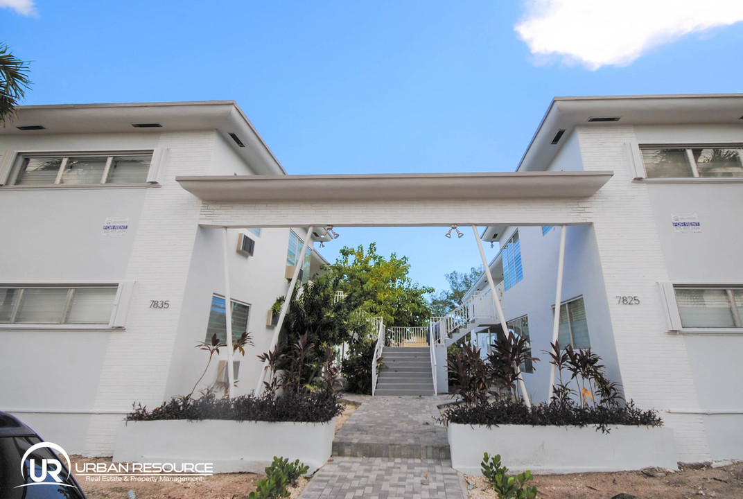 The Crespi Apartments in Miami Beach, FL - Foto de edificio