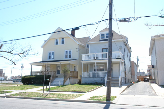 302 6th Ave in Asbury Park, NJ - Foto de edificio - Building Photo