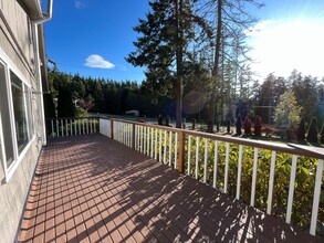 830 W Madrona Beach Rd in Camano, WA - Building Photo - Building Photo