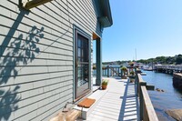 37 Rocky Neck Ave in Gloucester, MA - Building Photo - Building Photo