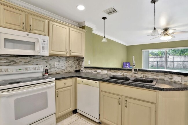 4066 Cresent Creek St in Coconut Creek, FL - Building Photo - Building Photo