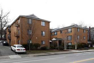 Emerson Gardens in Arlington, MA - Foto de edificio - Building Photo