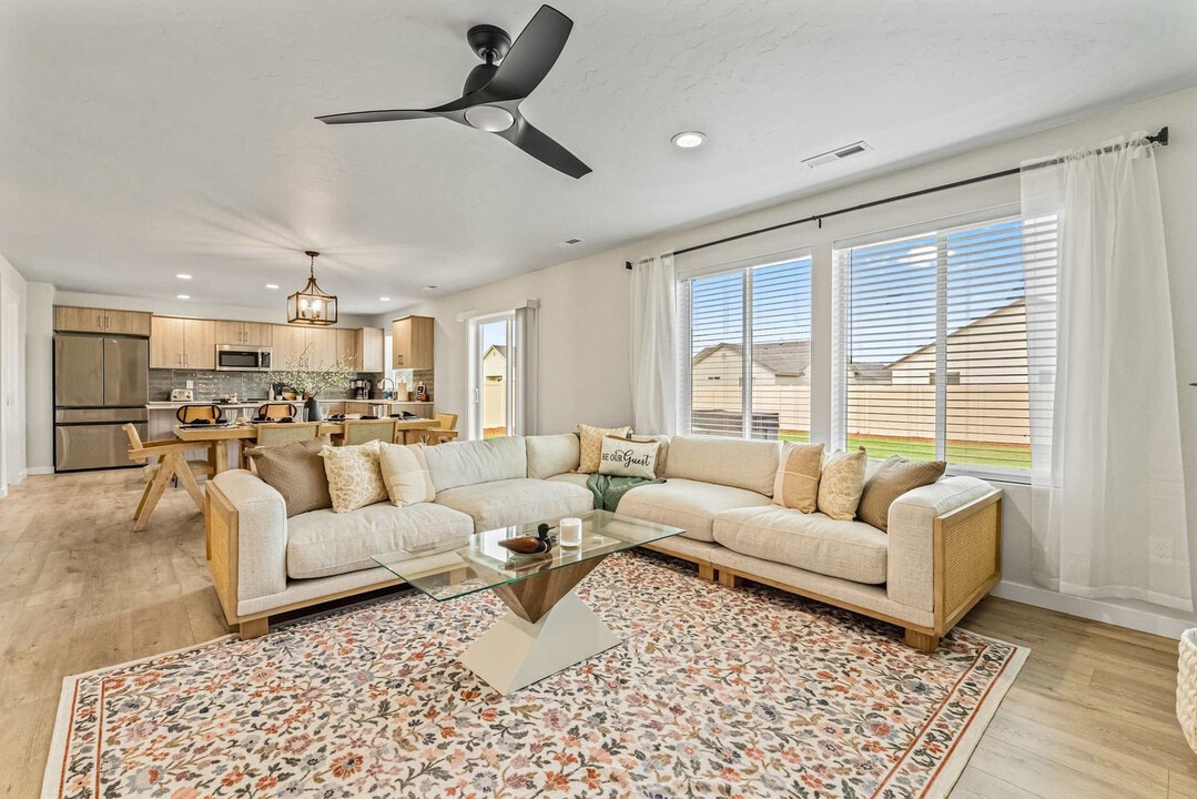 5302 E Burnte Peak St in Nampa, ID - Building Photo