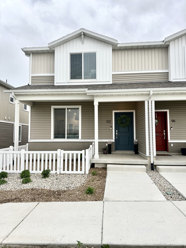 property at 102 E Fairmont Pl