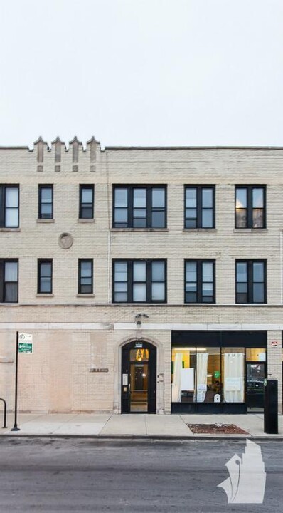 2704 N Sawyer Ave, Unit 212 in Chicago, IL - Foto de edificio
