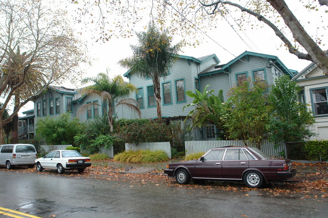 2120 6th St in Berkeley, CA - Foto de edificio - Building Photo