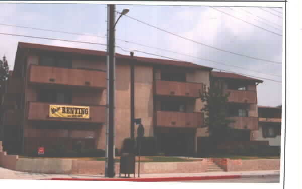 10220 Tujunga Canyon in Tujunga, CA - Building Photo