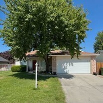 2200 E Grapewood Dr in Meridian, ID - Building Photo