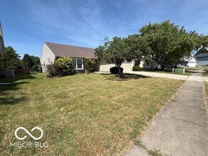 5901 Sycamore Forge Dr in Indianapolis, IN - Building Photo - Building Photo