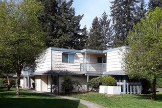 Fort Steilacoom Apartments in Steilacoom, WA - Foto de edificio - Building Photo