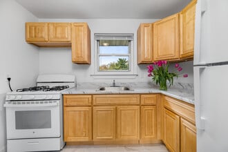 Crestwood Lake Apartments in Yonkers, NY - Foto de edificio - Building Photo