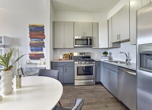 250 Ave E-Unit -603 in Bayonne, NJ - Building Photo - Building Photo