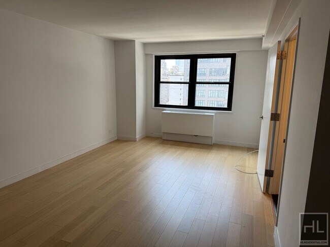 East 39th Street in New York, NY - Foto de edificio - Building Photo