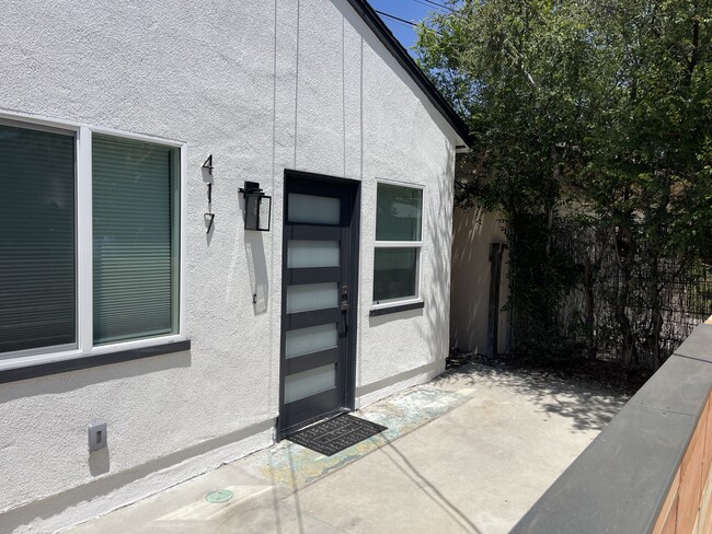 487 Saint Augustine Ave in Claremont, CA - Foto de edificio - Building Photo